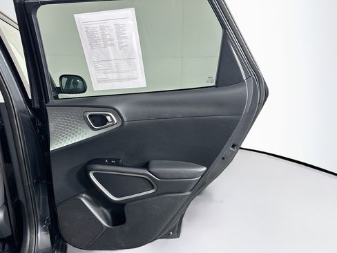 Used 2025 Kia Soul LX w/ LX Technology Package FWD image 28