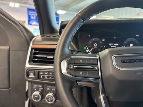 Used 2025 GMC Yukon XL Denali image 17