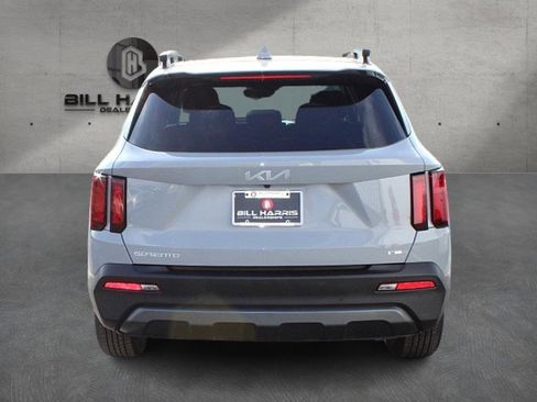 Used 2023 Kia Sorento S w/ Panoramic Sunroof Package image 6
