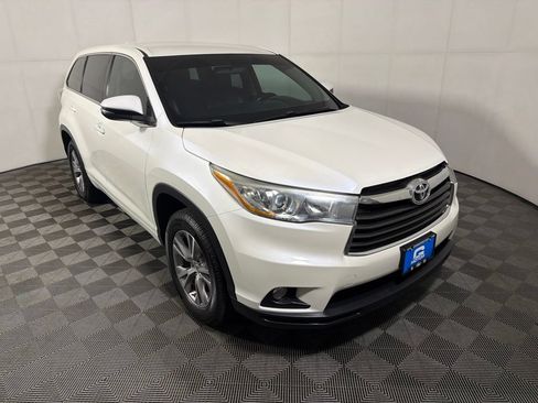 Used 2015 Toyota Highlander Plus FWD image 1