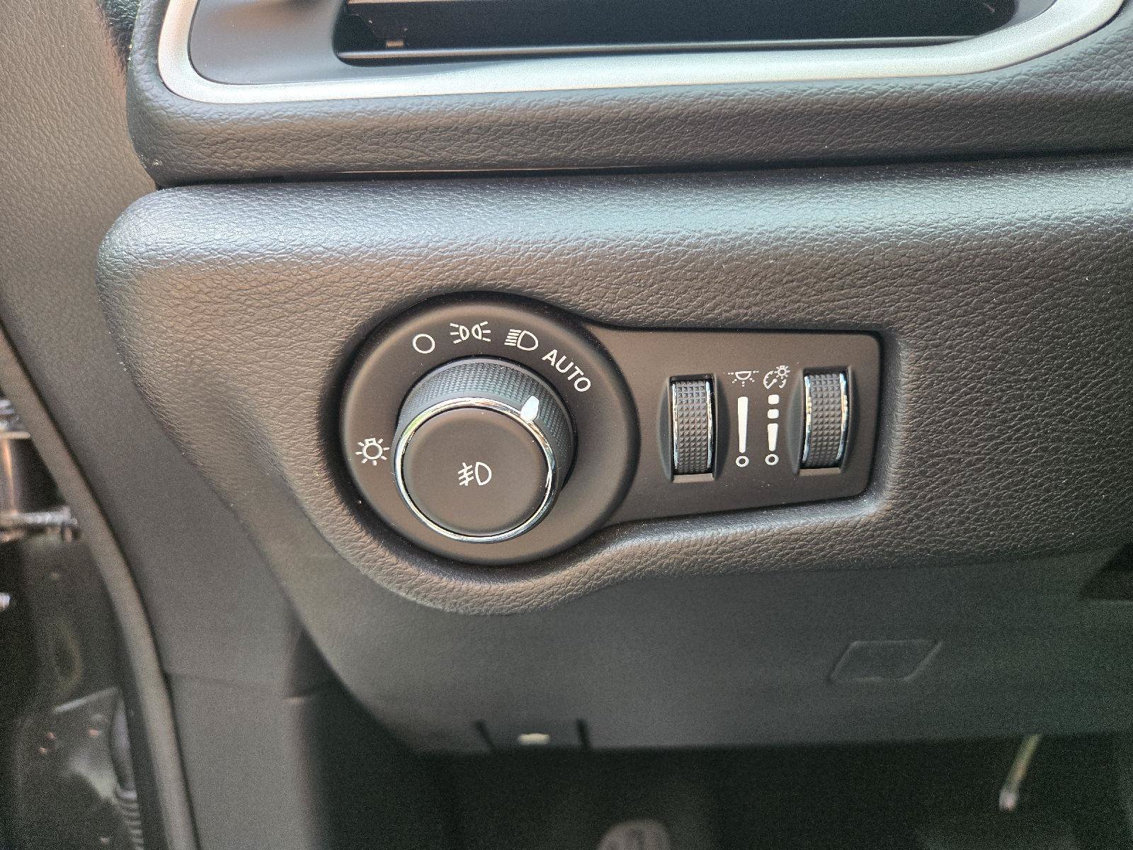 Used 2020 Chrysler Pacifica Touring-L Plus FWD image 15