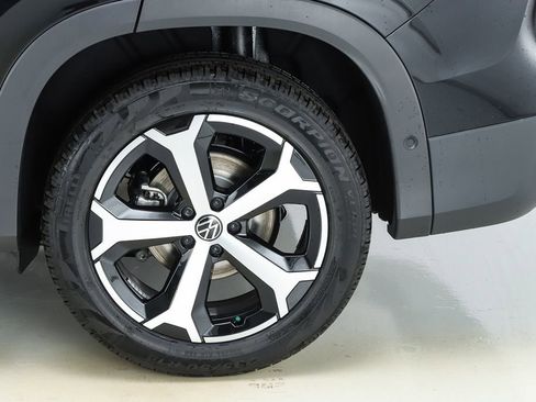 New 2026 Volkswagen Tiguan SE image 6