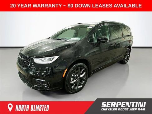 New 2026 Chrysler Pacifica Select w/ S Appearance Package AWD/4WD image 1