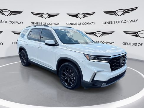 Used 2025 Honda Pilot Touring image 1