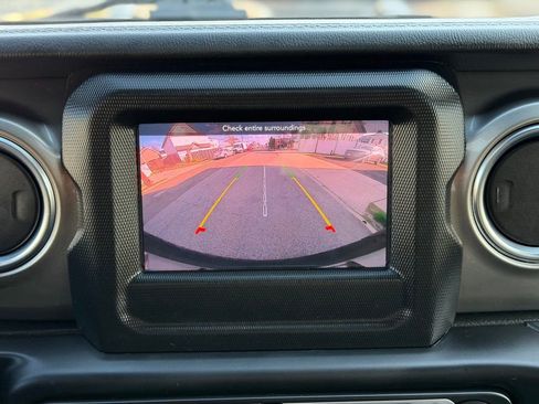 Used 2021 Jeep Wrangler Unlimited Sahara image 36