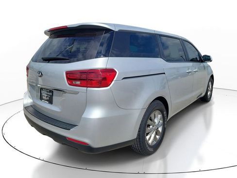 Used 2020 Kia Sedona L image 6