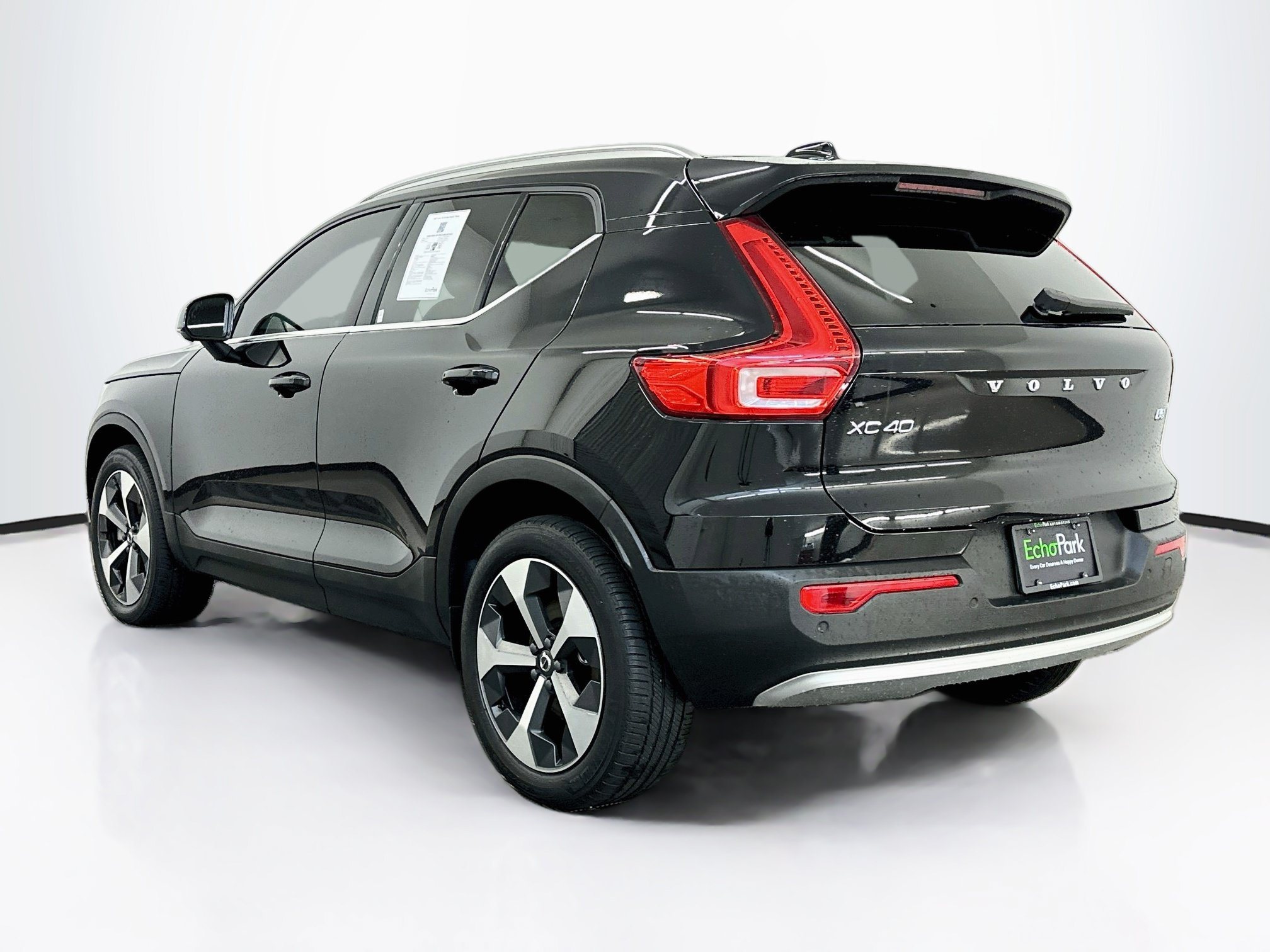 Used 2025 Volvo XC40 B5 Plus AWD/4WD image 5