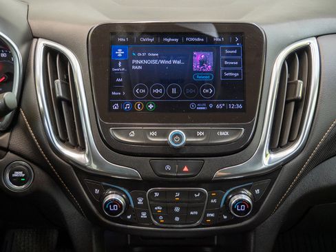 Used 2022 Chevrolet Equinox Premier AWD/4WD image 23