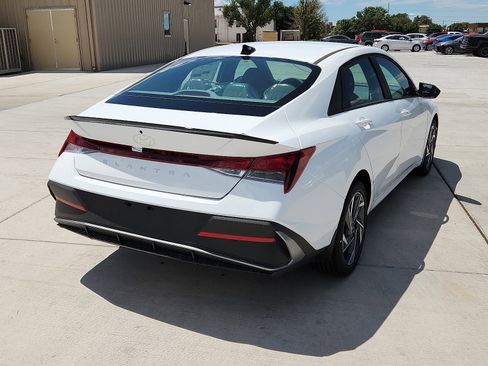 New 2025 Hyundai Elantra Sport image 4