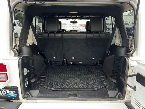 Used 2018 Jeep Wrangler Unlimited Sahara image 18