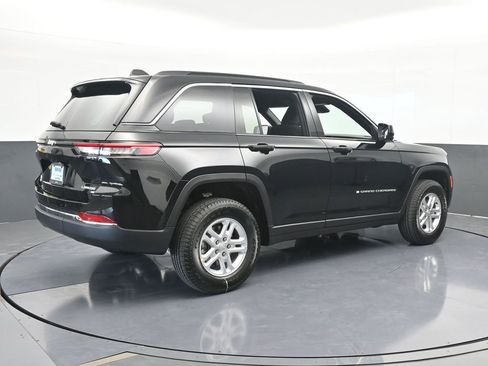 Used 2025 Jeep Grand Cherokee Laredo image 6