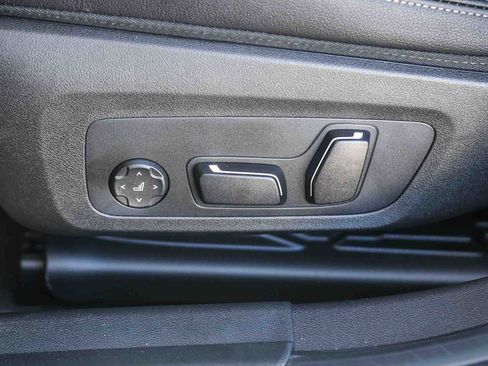 New 2026 BMW 330i Sedan w/ M Sport Package image 18