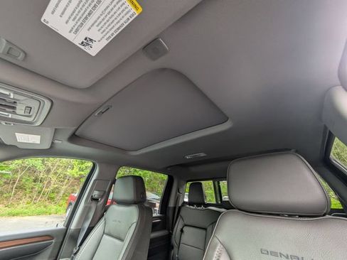 Used 2024 GMC Sierra 2500 Denali w/ Denali Reserve Package AWD/4WD image 28