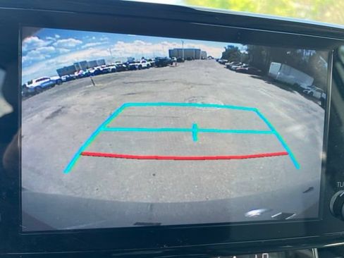 Used 2021 Toyota Sienna XLE FWD image 18