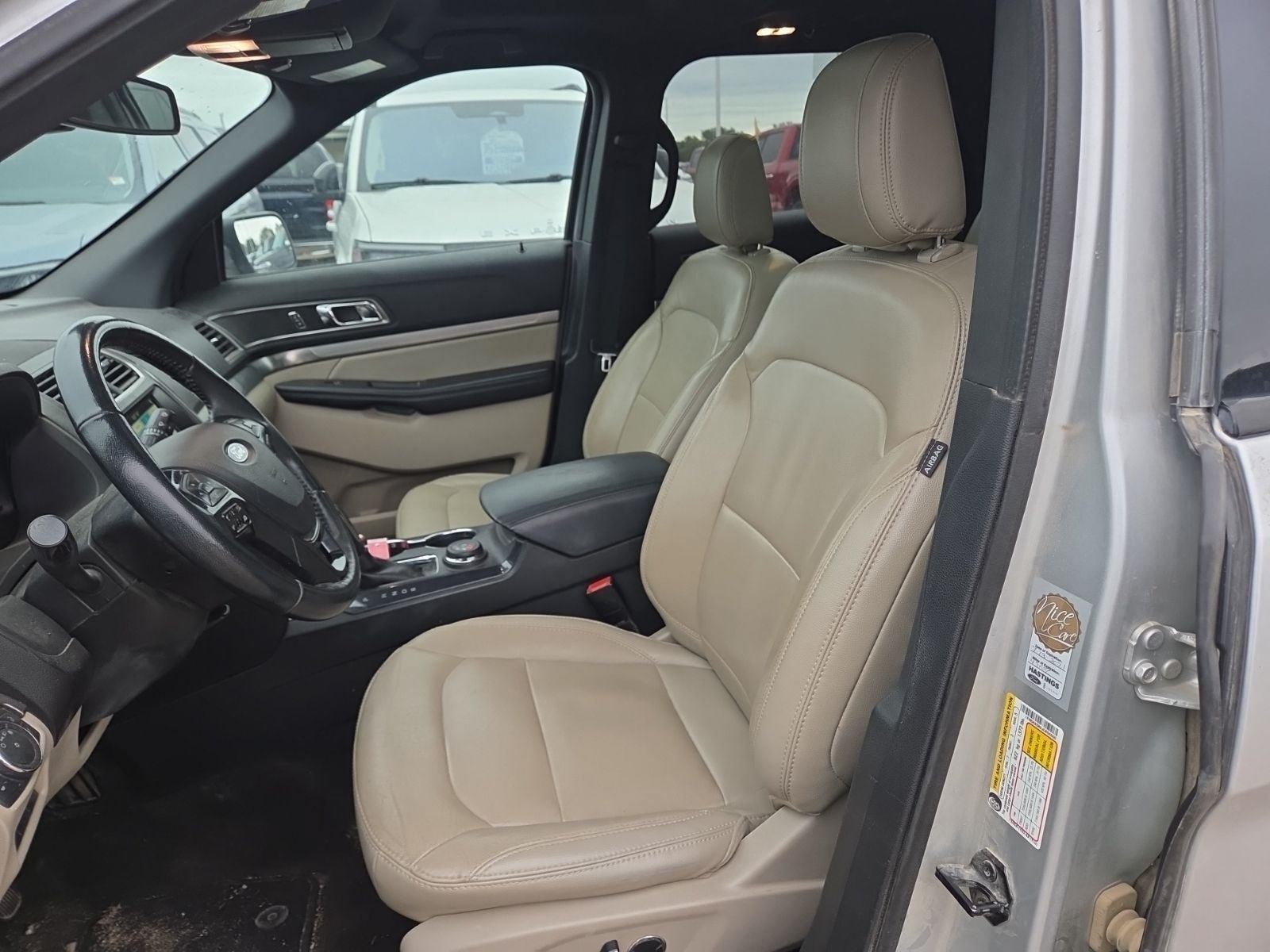 Used 2018 Ford Explorer XLT w/ Equipment Group 202A AWD/4WD image 6