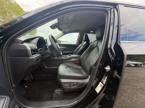 Used 2025 Toyota Grand Highlander FWD image 23