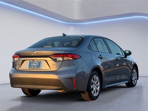Used 2023 Toyota Corolla LE image 5