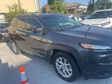 Used 2017 Jeep Cherokee Latitude image 4