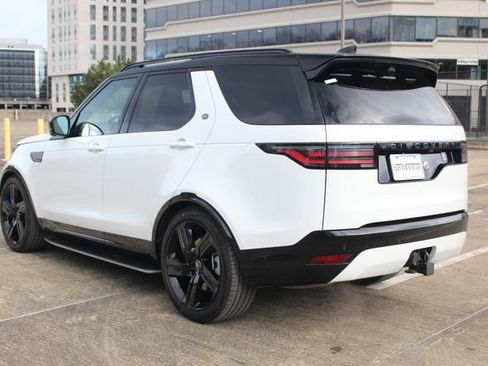 Used 2025 Land Rover Discovery Dynamic SE image 11