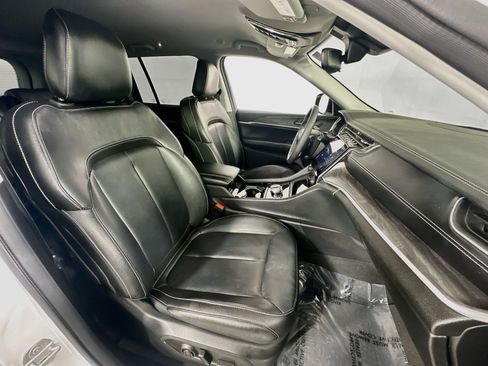 Used 2023 Jeep Grand Cherokee Limited RWD image 27