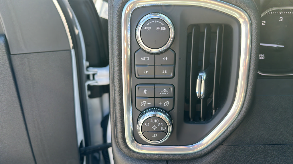 Used 2023 GMC Sierra 2500 AT4 w/ AT4 Preferred Package AWD/4WD image 24