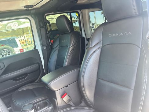 Used 2023 Jeep Wrangler Sahara image 16