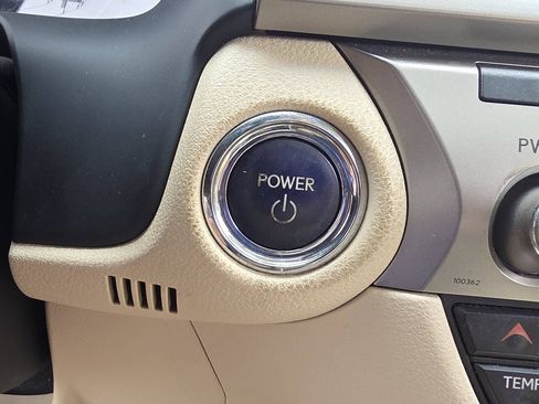Used 2014 Lexus ES 300h w/ Luxury Package w/Bamboo Trim FWD image 21