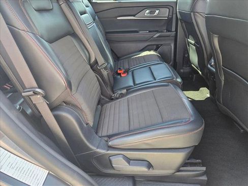 Used 2025 Ford Explorer ST-Line w/ ST-Line Street Pack image 18