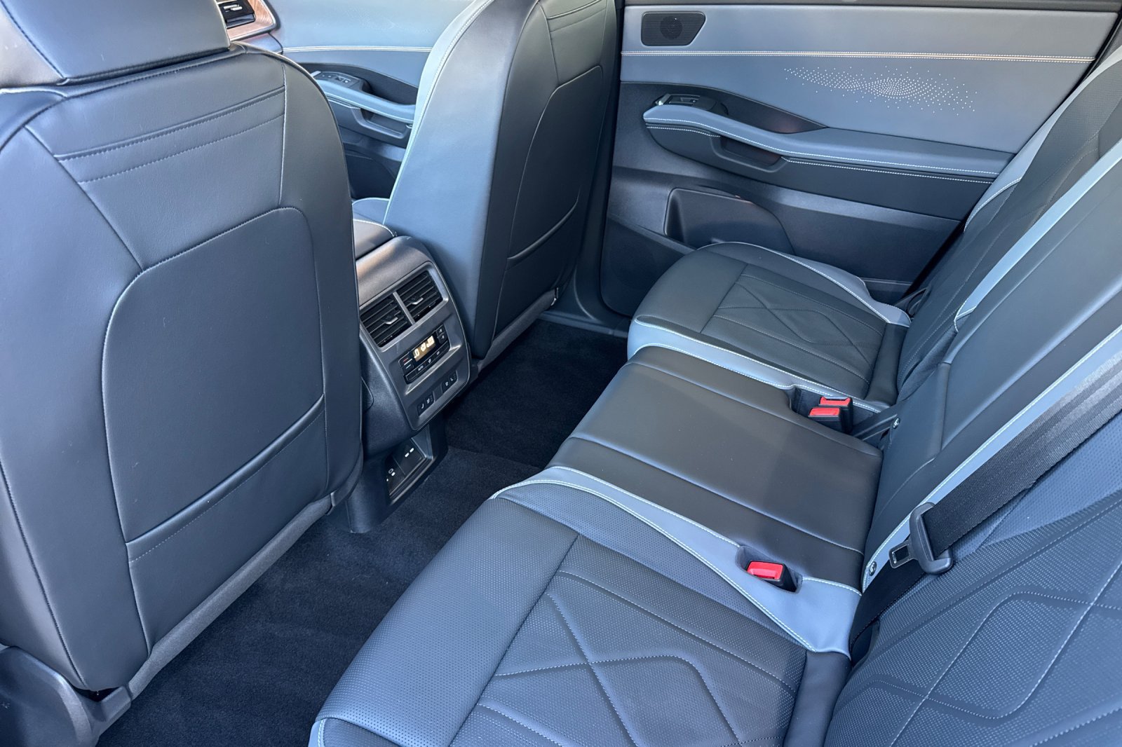 New 2027 Volkswagen Atlas SEL R-Line AWD/4WD image 12