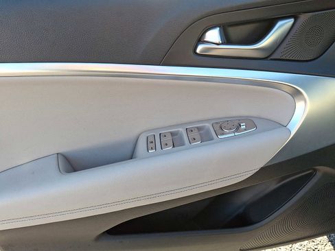 Used 2023 Genesis G70 2.0T image 10