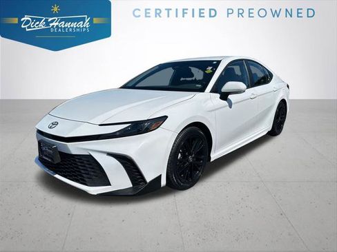 Certified 2025 Toyota Camry SE image 1