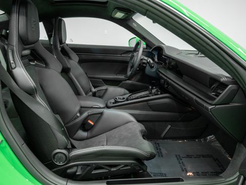 Used 2026 Porsche 911 GTS image 31
