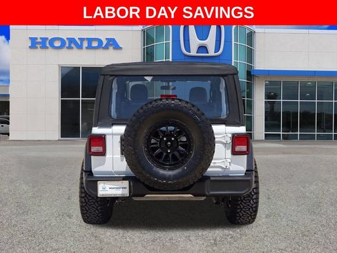 Used 2025 Jeep Wrangler Sport AWD/4WD image 4