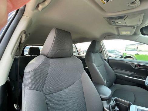 Used 2021 Toyota RAV4 LE AWD/4WD image 28