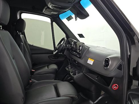 Used 2024 Mercedes-Benz Sprinter 2500 image 8