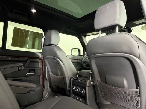 Used 2025 Land Rover Defender 130 X-Dynamic SE AWD/4WD image 32