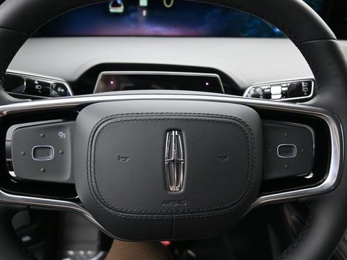 New 2026 Lincoln Nautilus Premier AWD/4WD image 19