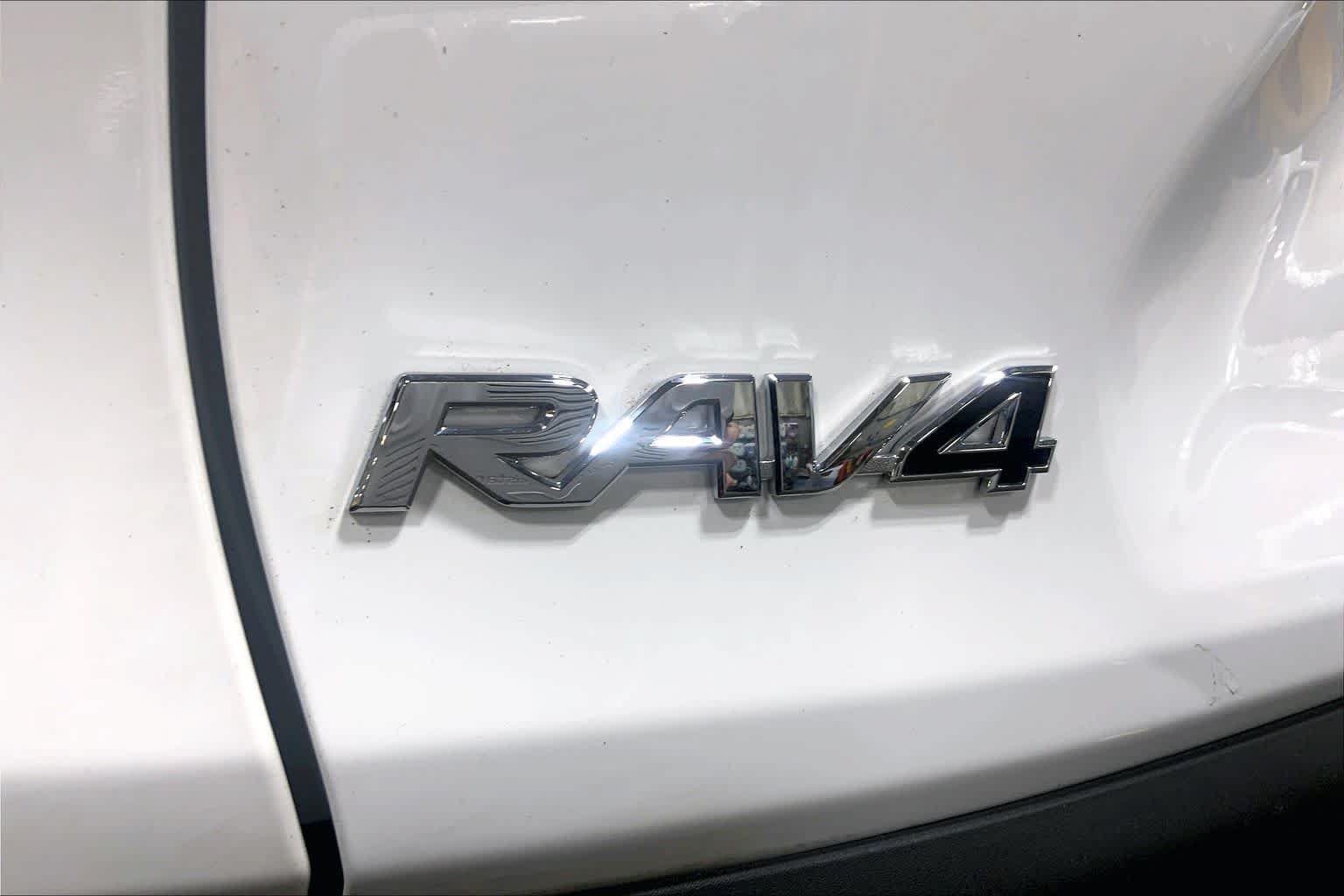 Used 2020 Toyota RAV4 LE w/ All Weather Liner Package AWD/4WD image 30