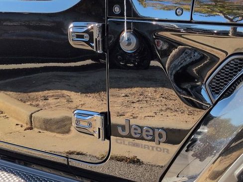 Certified 2021 Jeep Gladiator Sport image 12