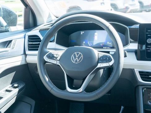 New 2026 Volkswagen Taos SE FWD image 32