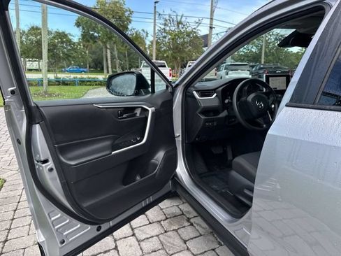 Used 2025 Toyota RAV4 LE AWD/4WD image 22