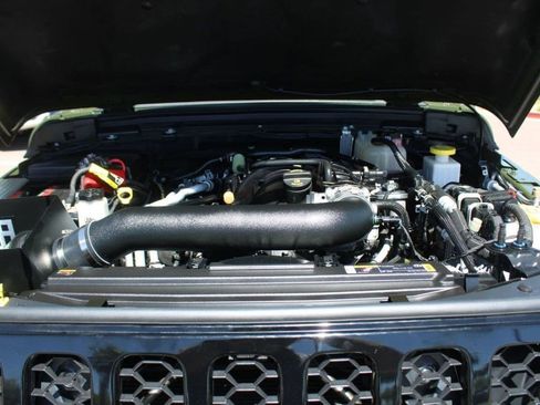 Used 2023 Jeep Gladiator Sport AWD/4WD image 31