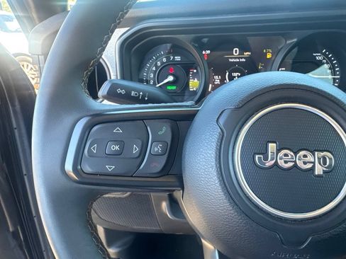 Used 2024 Jeep Wrangler Unlimited w/ LED Headlamp & Fog Lamp Group AWD/4WD image 20