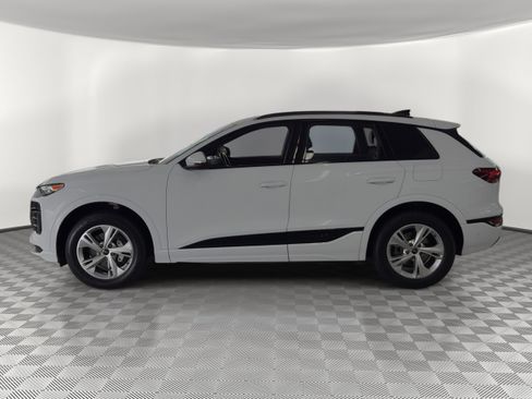 Used 2025 Audi Q6 e-tron Premium w/ Convenience Package RWD image 2