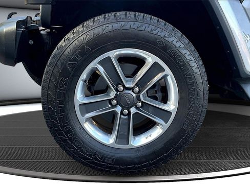 Used 2018 Jeep Wrangler Unlimited Sahara w/ Dual Top Group image 27