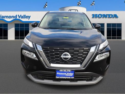 Used 2023 Nissan Rogue SV image 2
