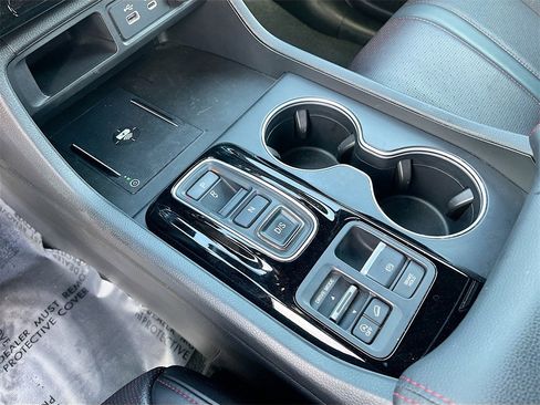 Used 2025 Honda Pilot Black Edition image 17