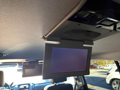 Used 2018 GMC Yukon XL Denali w/ Open Road Package image 16