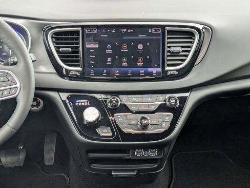 Used 2025 Chrysler Pacifica Select FWD image 33