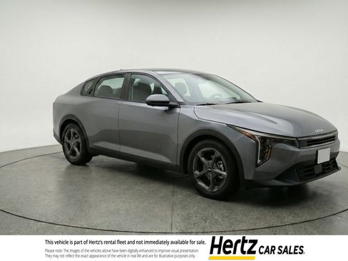 Used 2025 Kia K4 LXS image 1